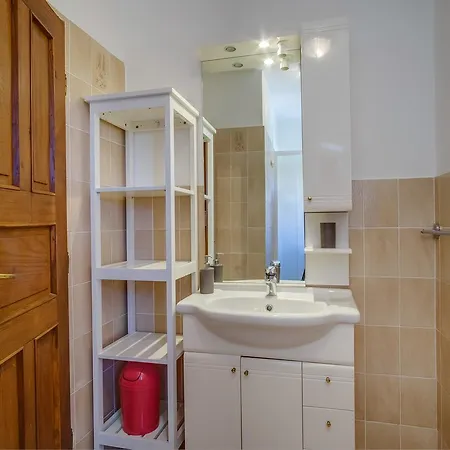 Apartment 867a *