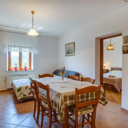 867a Apartment *