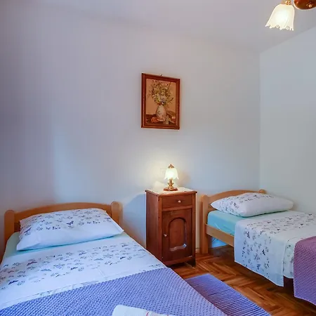 Apartment 867a